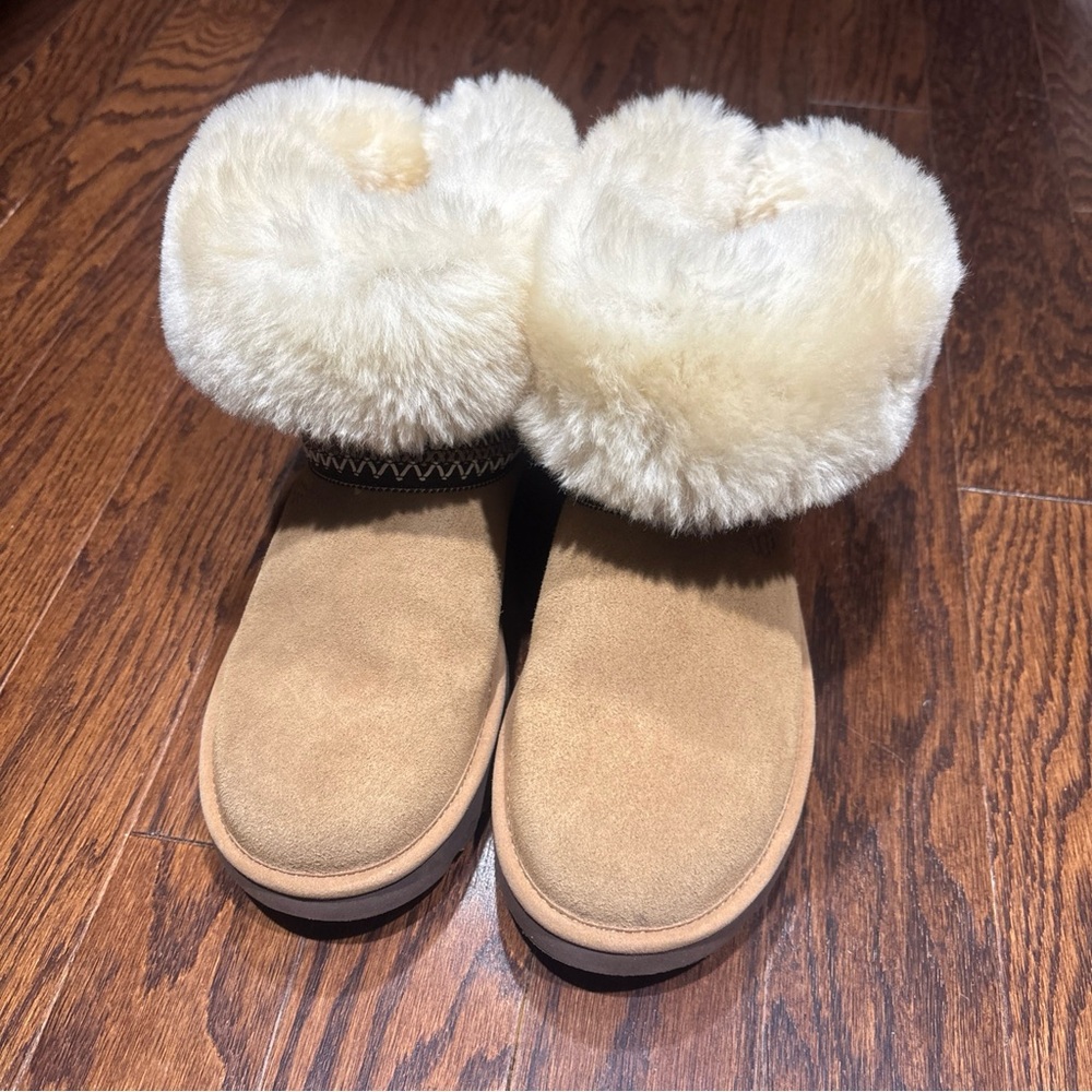 UGG Classic Tan Boots with Shearling Lining - Picture 2 of 8